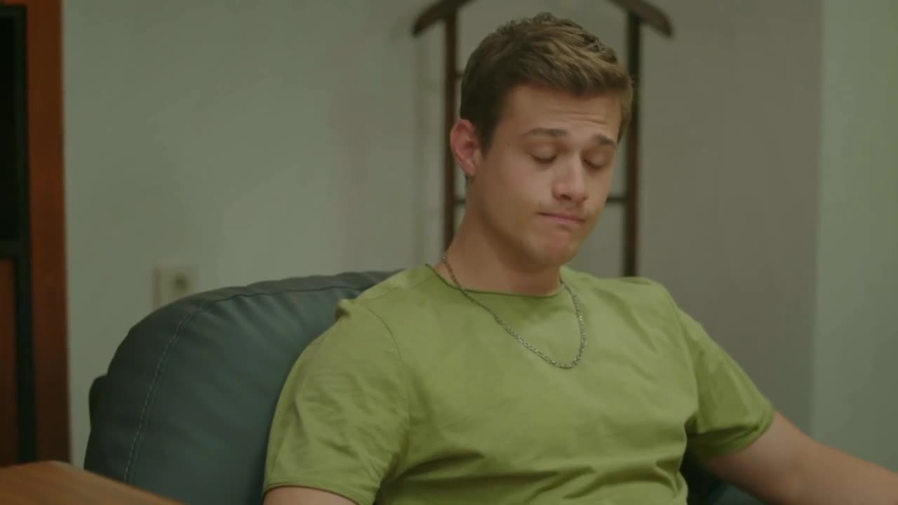 Кадры из сериала Сломанные жизни 10 серия 1 сезон (2021)