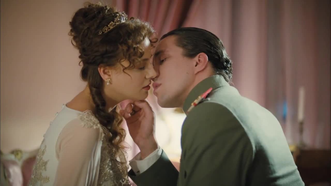Кадры из сериала Курт Сеит и Александра 12 серия 1 сезон (2014)